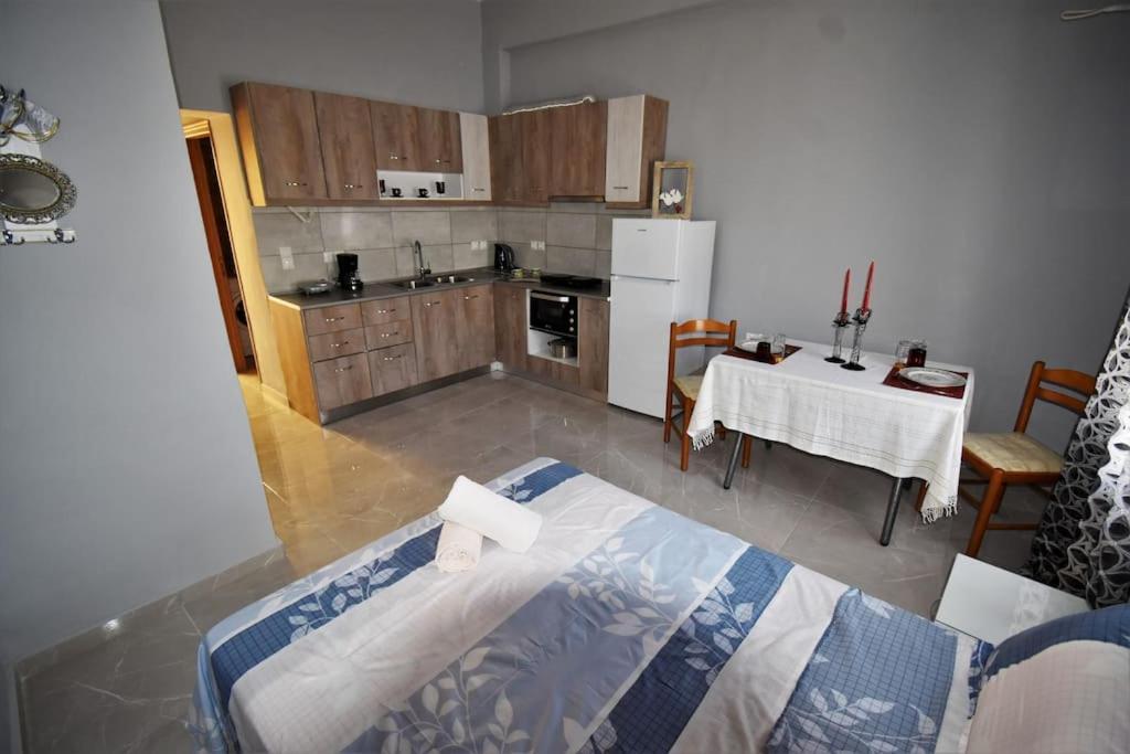 Moshovia Studio Κάρπαθος Στο Κέντρο Και Ήσυχα Villa Exteriör bild